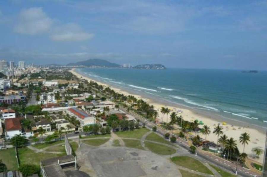 Guarujá Enseada 8 lugares a meia quadra da praia