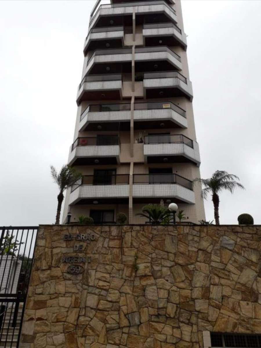 APTO GUARUJA-TOMBO 400 M da PRAIA