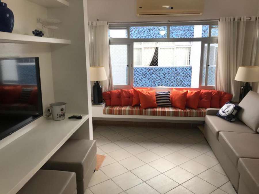 Apto de 1 dorm 100 m da Praia da Enseada