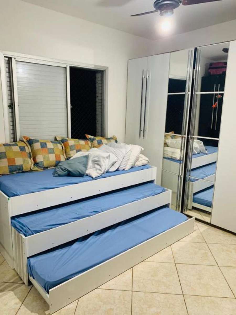 Guaruja/ Pitangueiras/ quarto tricama - 1 quadra praia