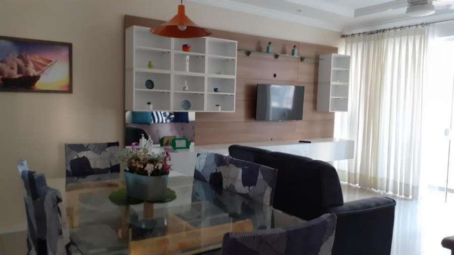 Guarujá apartamento quadra praia amplo