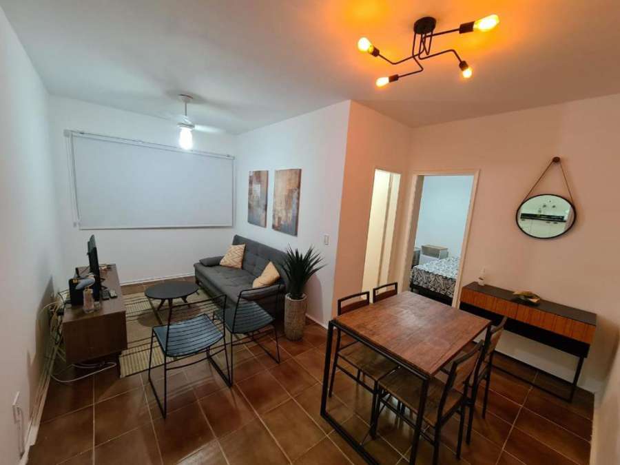 Ap 01 dorm próx de tudo! Móveis sala/quarto novos. 400m da praia da Enseada!