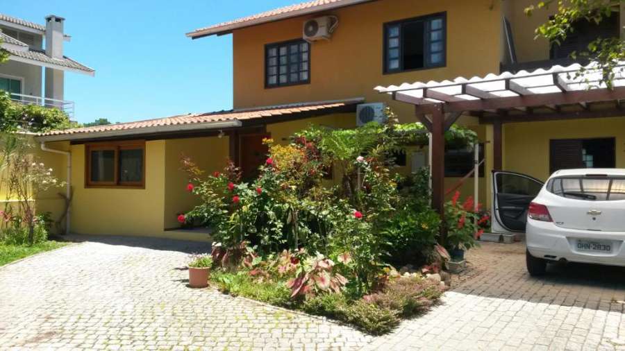 Casas na Praia de Bombas