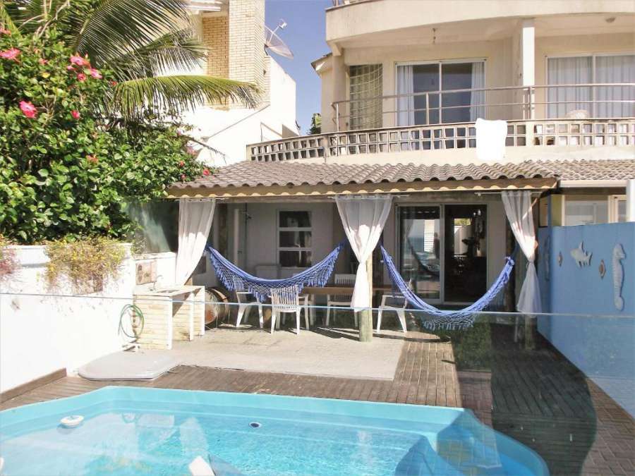 Casa em Frente Ao Mar com Piscina