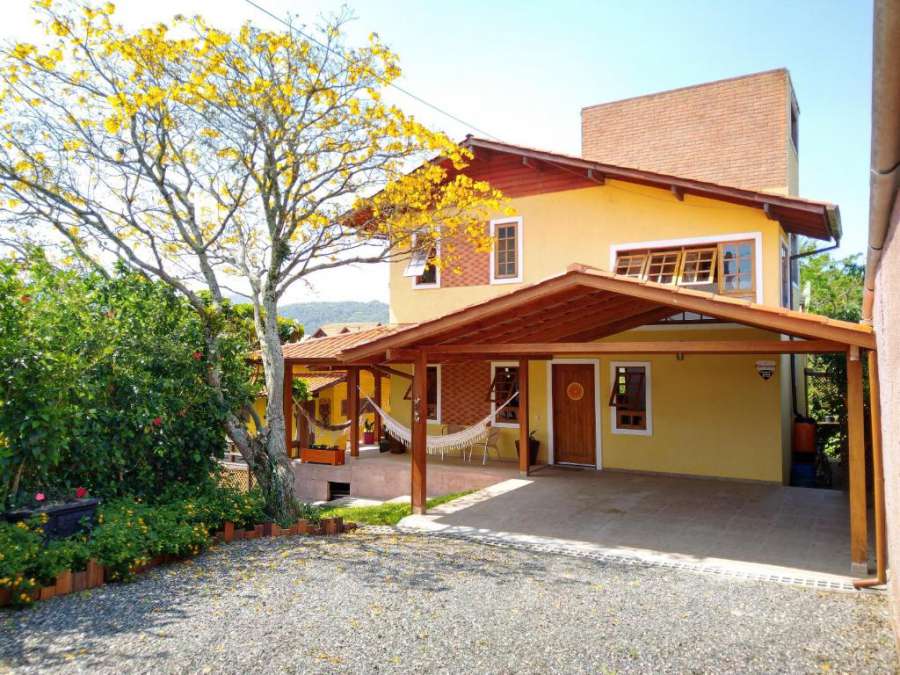 Casa Ipê Amarelo
