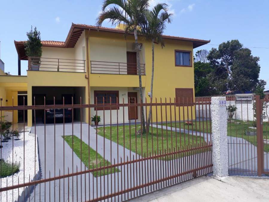 Amplo Sobrado com Ar Condicionado a 200 metros da praia