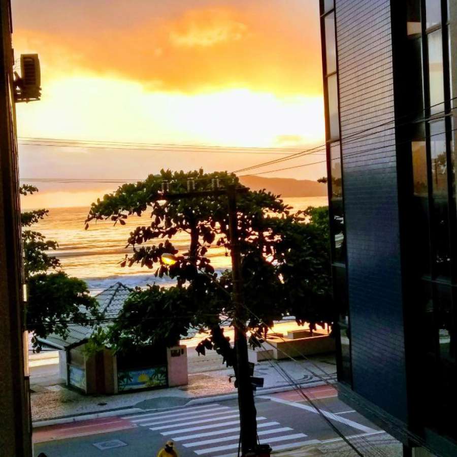Apartamento Balneário Camboriú pé na areia próximo a Roda gigante