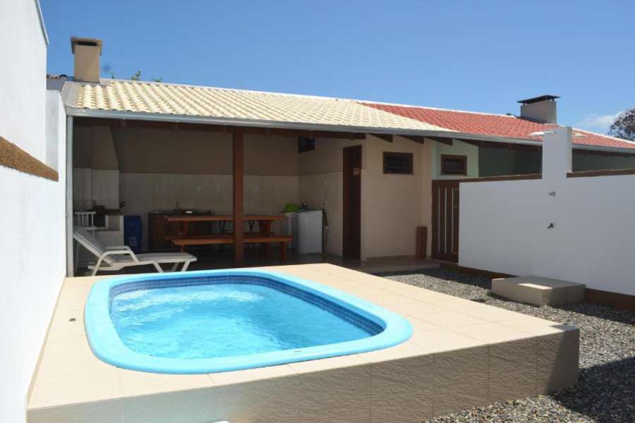 Sobrado com piscina em Mariscal Rutilio N125