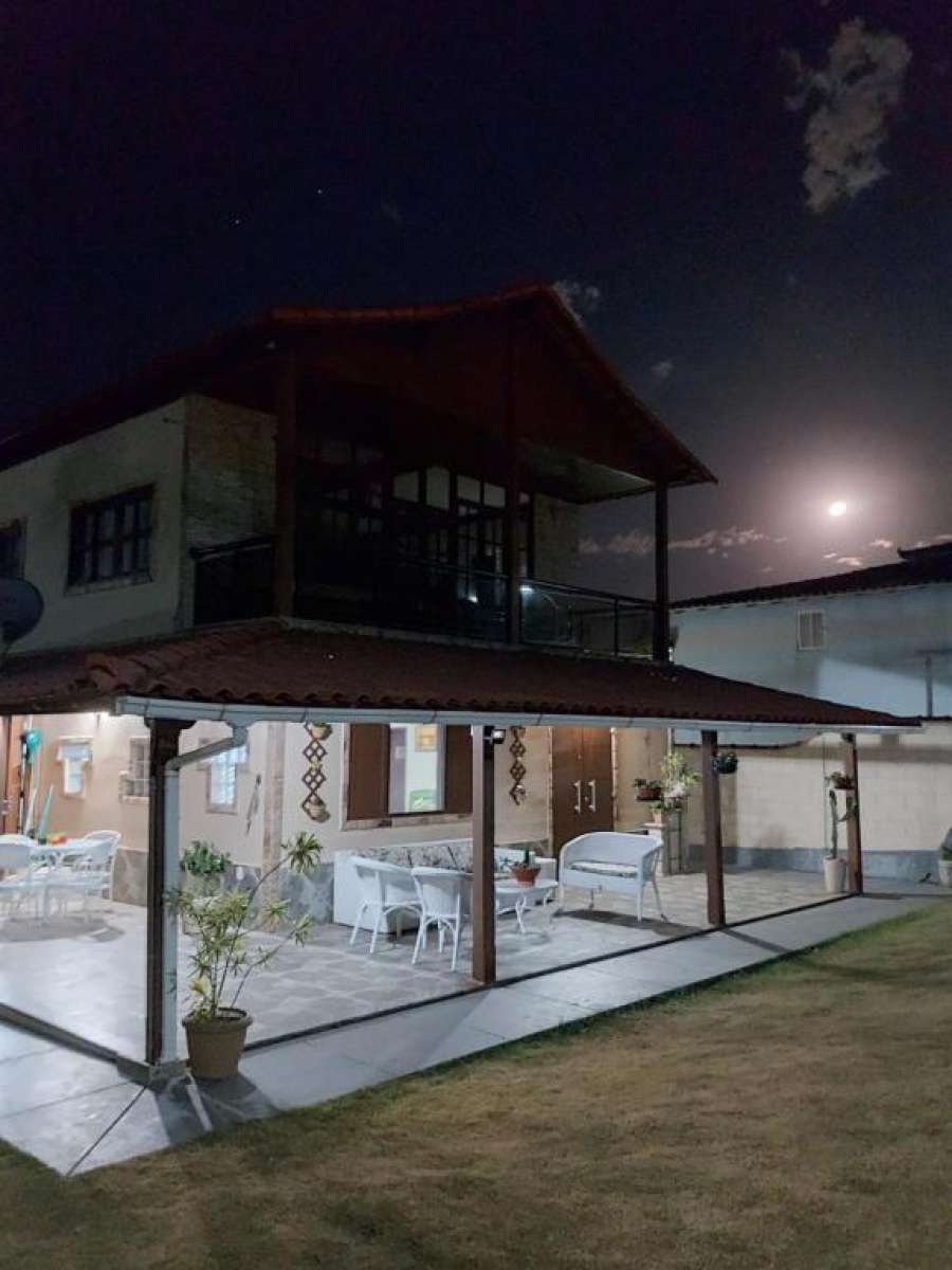 Casa em frente a praia de Jaconé