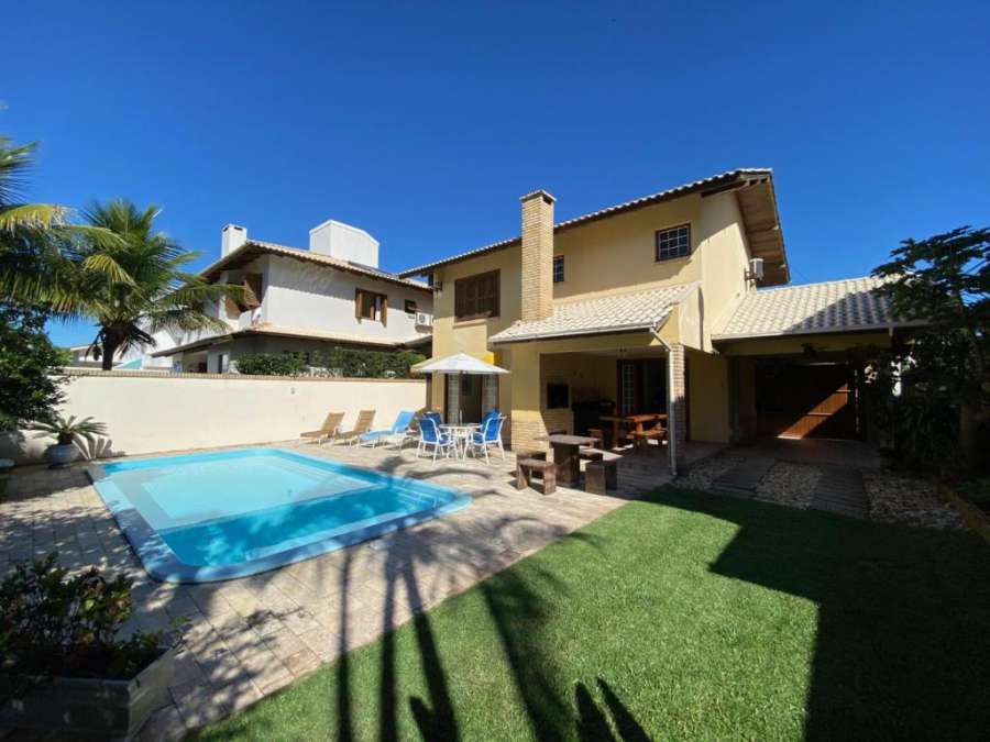 CASA 3 DORMITÓRIOS JURERE INTERNACIONAL