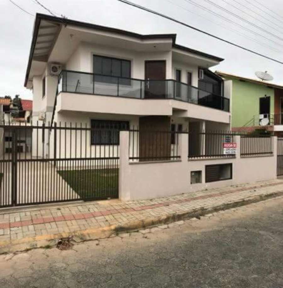 Linda casa em bombinhas