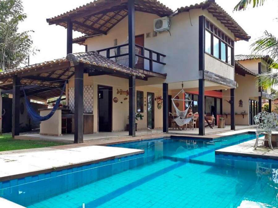 Linda casa no alto da falésia com vista para o mar na Praia de Taperapuan