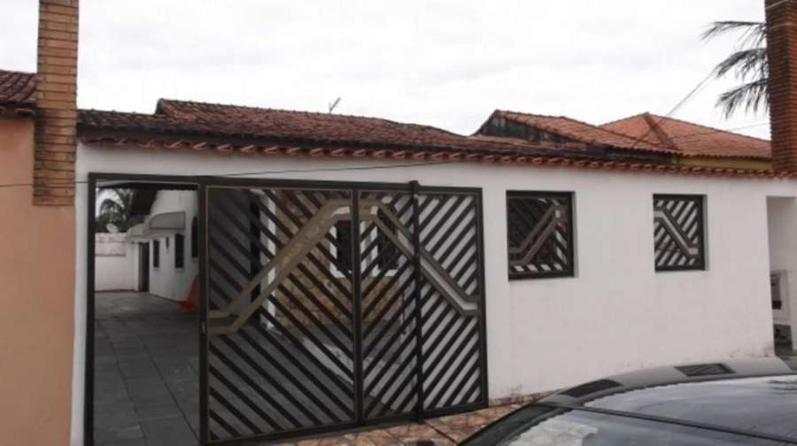 Casa em Peruibe 3 dormitórios sendo 2 suítes
