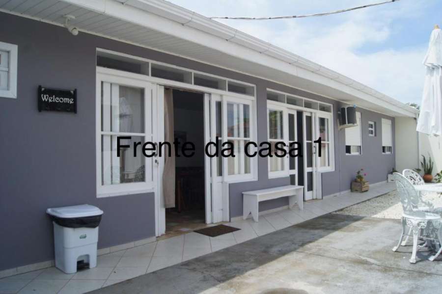 Casa com 2 quartos à 200 m da da praia c/ churrasqueira
