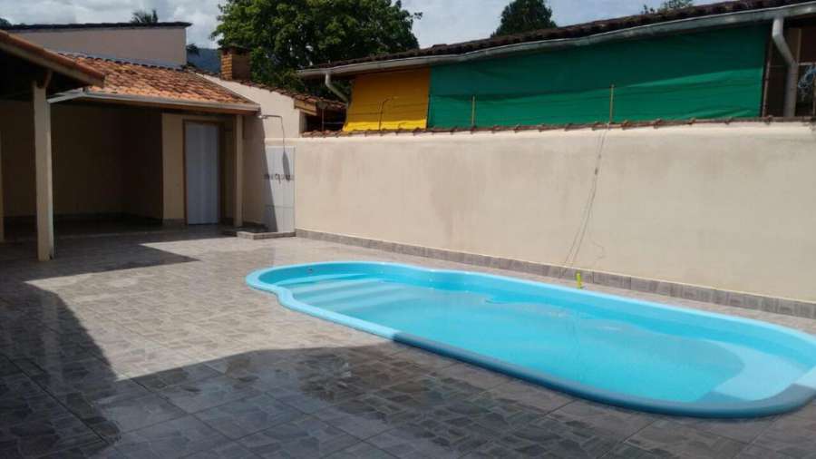 CASA C/ PISCINA ESPAÇOSA