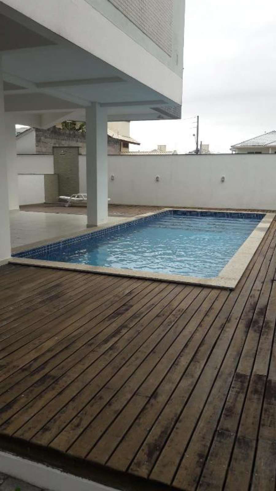 Ingleses piscina 450m da praia WI-FI