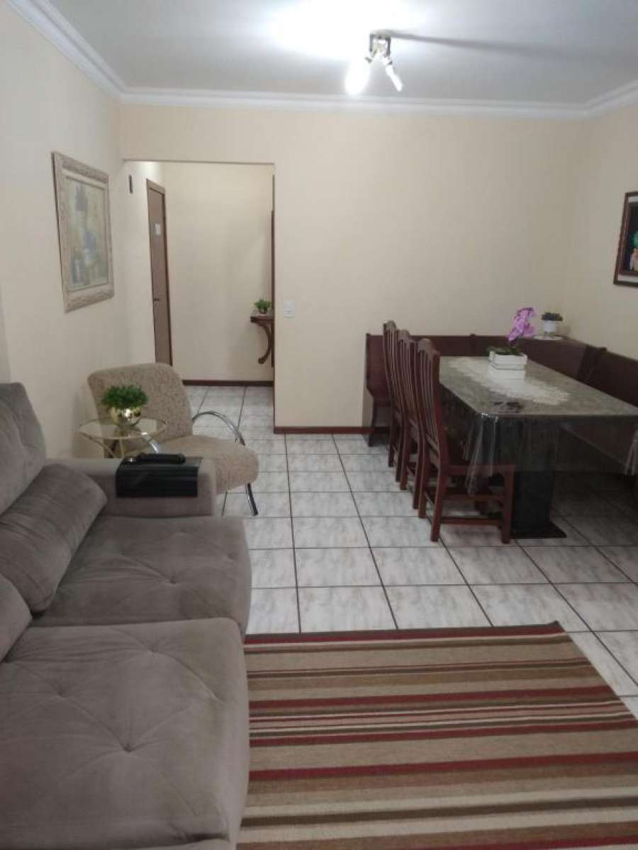 Apartamento em Meia Praia