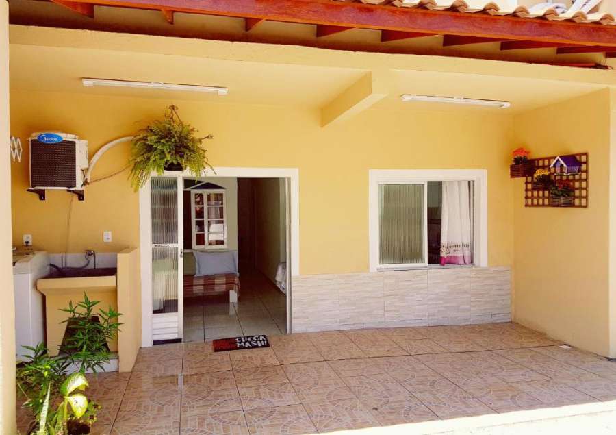 Linda casa entre as praias de Ponta das Canas e Lagoinha!