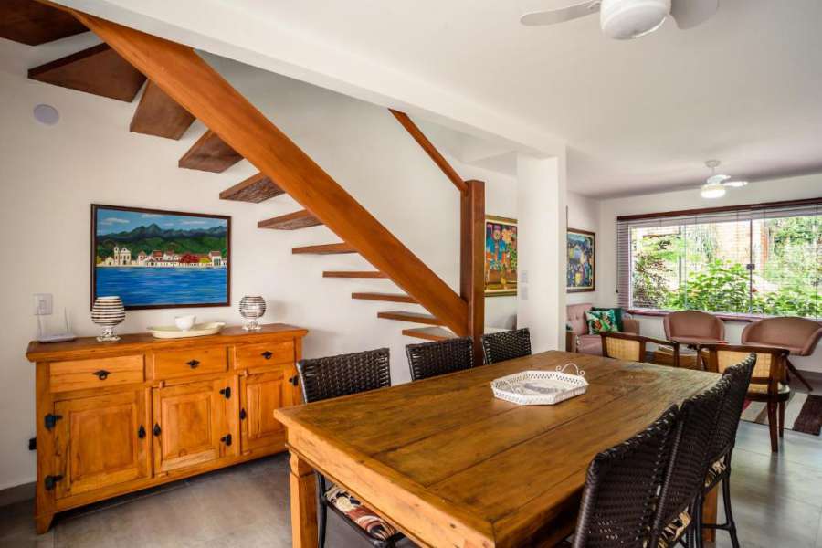 Casa IMPECÁVEL com 3 suítes em ILHABELA