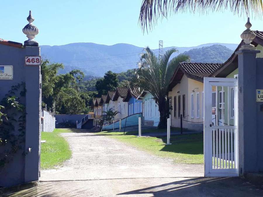 ACESSO A PÉ A PRAIA DA MARANDUBA! Casa com 2 dormitórios em Condomínio e 3 vagas de garagem