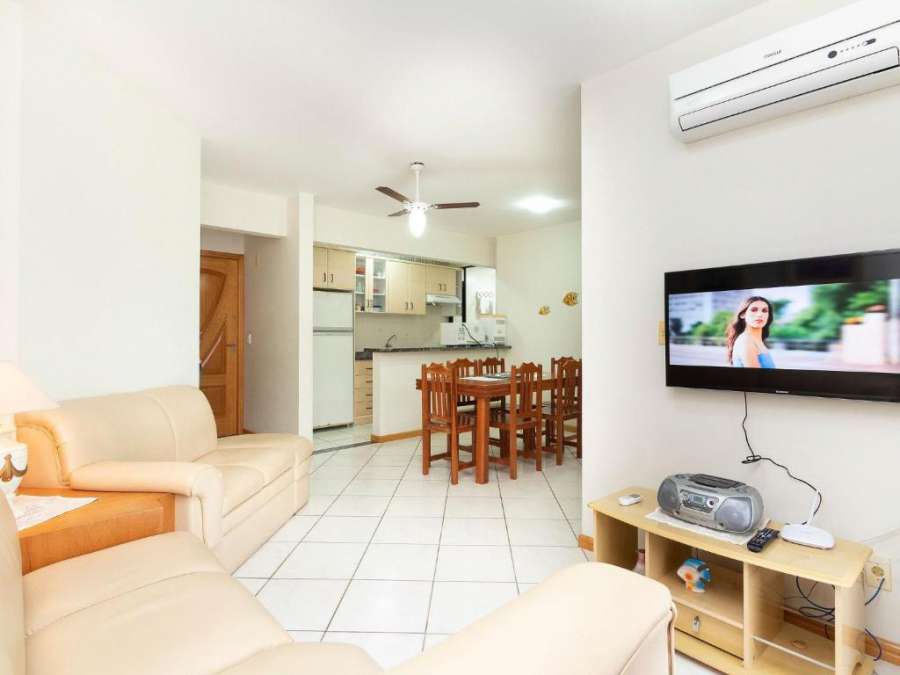 Aluguel de Apartamento 3 quartos sendo 1 suíte para 7 pessoas à 150 metros do mar em Bombas