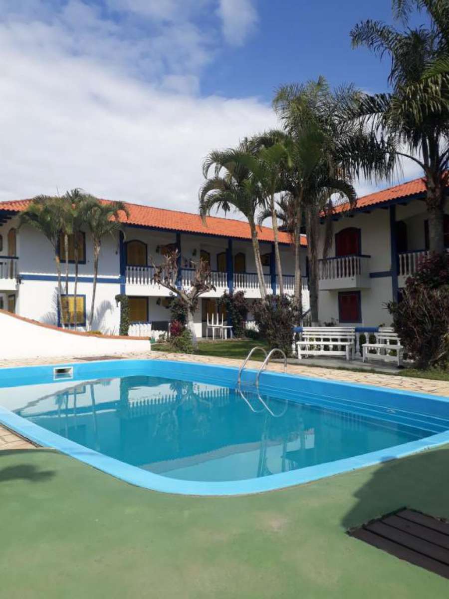 Residencial Colonial Amarelo a 150m da Praia de Mariscal