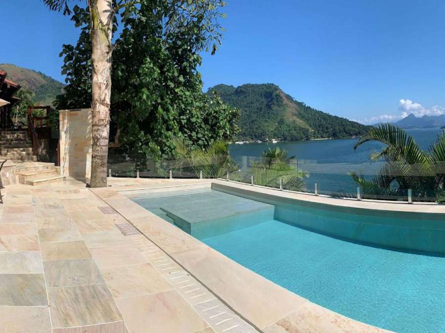 LINDA CASA COM PISCINA E VISTA ESPETACULAR