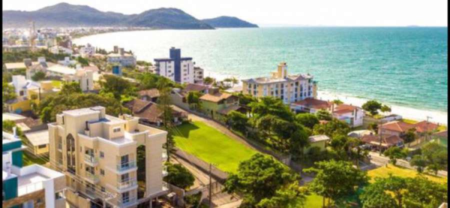 Excelente apartamento novo a 50 metros do mar