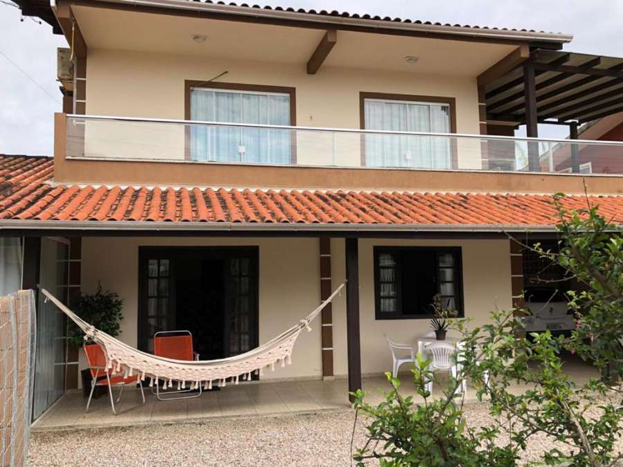 Belíssima casa com 4 quartos