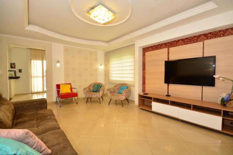 Amplo Sobrado 5 quartos com Piscina