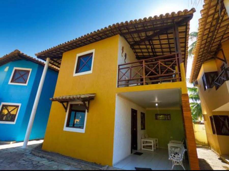 Casa com piscina a 50 metros da praia