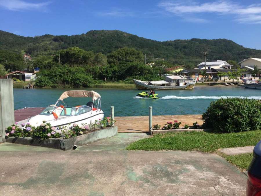 Otimo casa no canal da Barra da Lagoa com trapiche particular