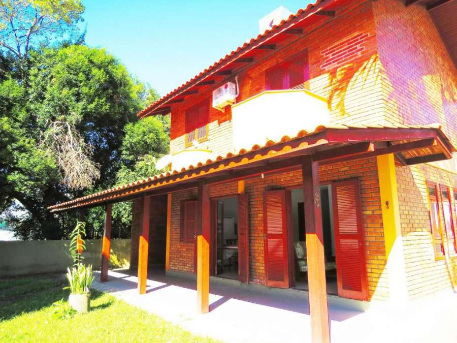 Sobrado 03 dormitórios para 10 pessoas no Centro de Bombinhas -SC