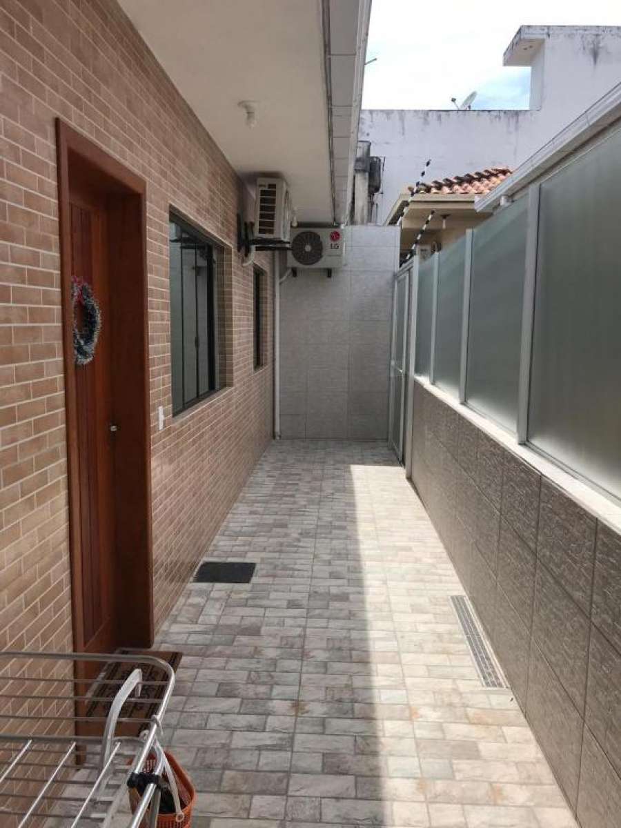 Casa - Próximo a UFSC e CENTRO - 5 KM