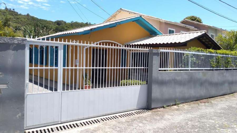 CASA DE 3 DORMITORIOS EN FLORIANOPOLIS