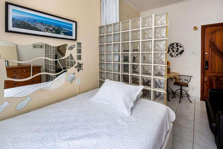 Studio simples e economico no posto 4 em Copacabana!
