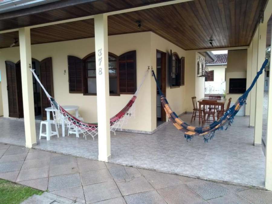 Casa Guaratuba espaçosa e confortável