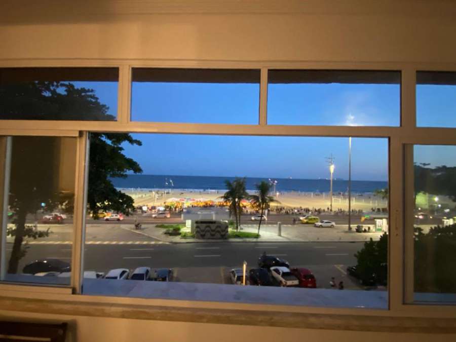 Sobre o mar de Copacabana