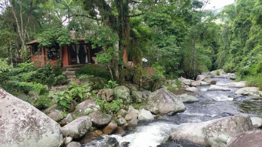 casa na cachoeira