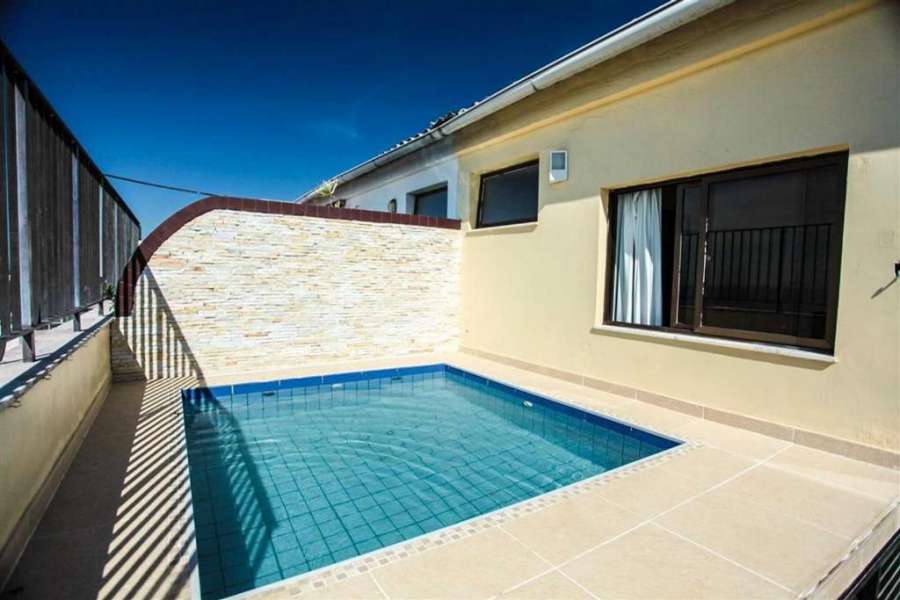 Linda Cobertura duplex com varanda e piscina e proximo da praia de Copacabana!