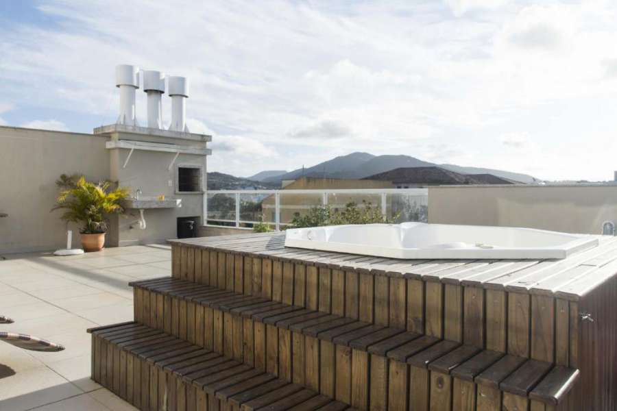 Cobertura / Centrinho dos Ingleses / Jacuzzi Privativa