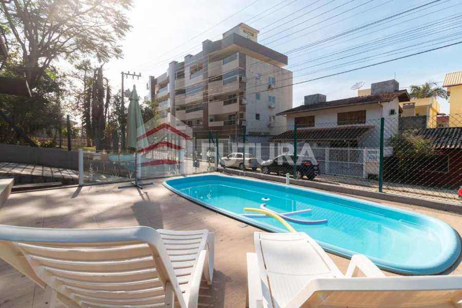 Casa com piscina praia de Bombas (LC001E)