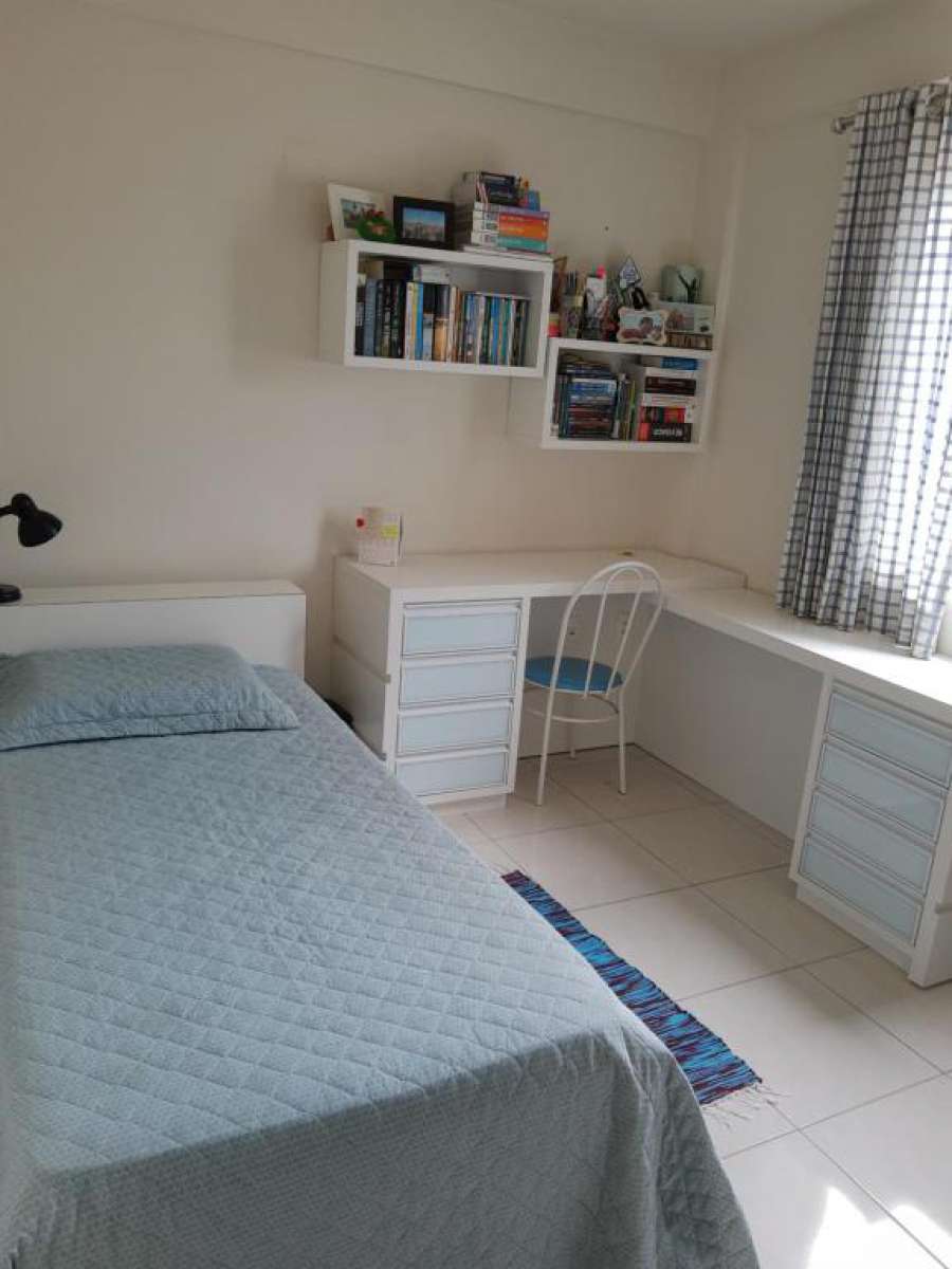 Quarto em apartamento próximo a Unisul