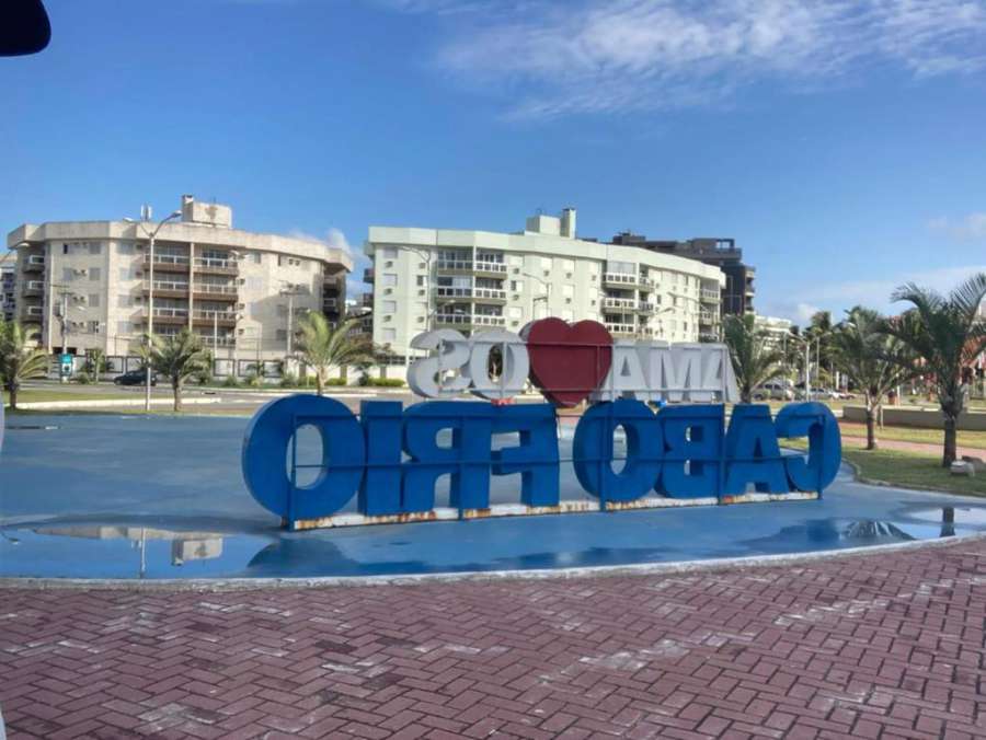 Apto 3 Quartos na beira da Praia do Forte
