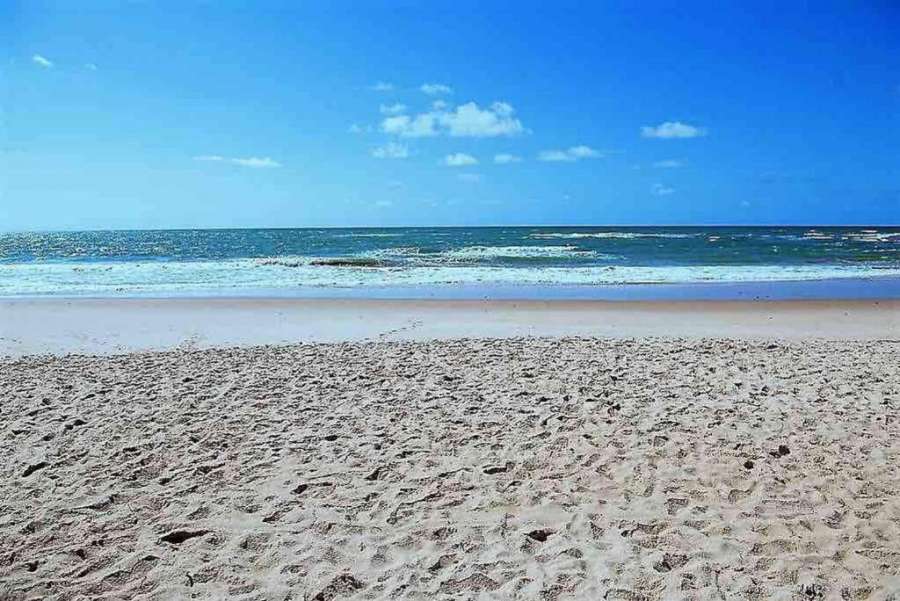FLAT GUARAJUBA TERREO PÉ NA AREIA