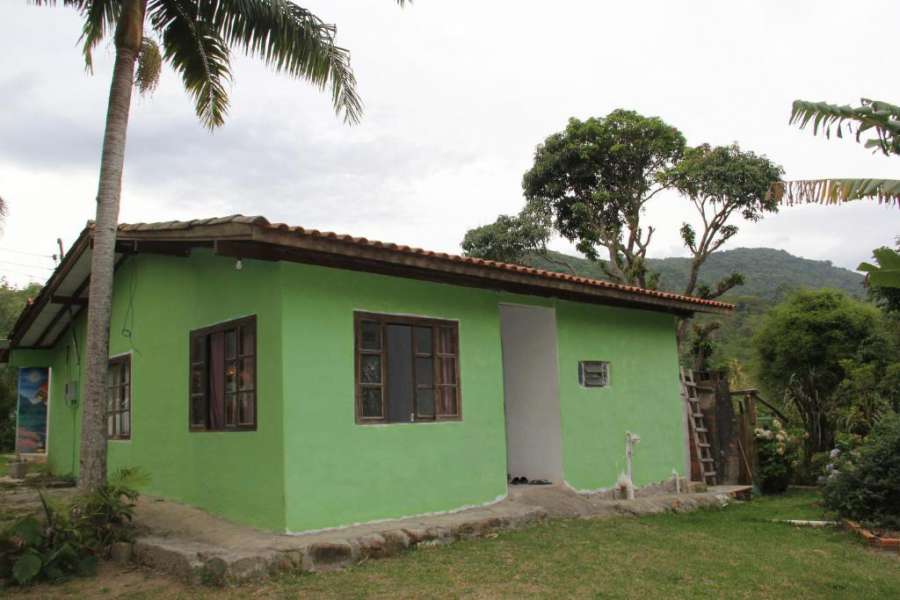 Casa em Garopaba SC - em meio a natureza