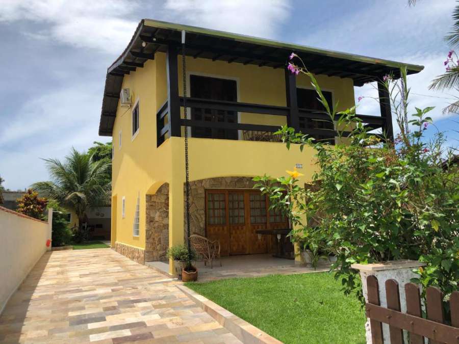 CASA C/ 3 QUARTOS PISCINA E AR CONDICIONADO