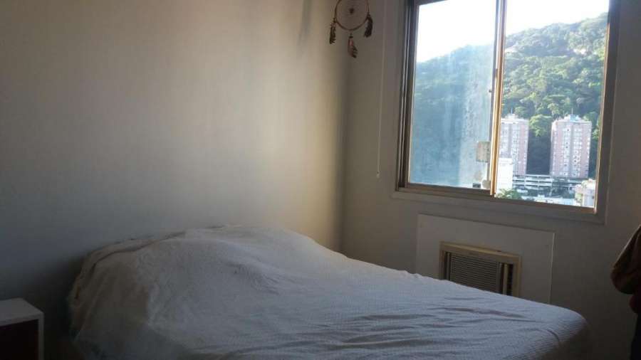 Quarto em um apartamento grande na Gávea