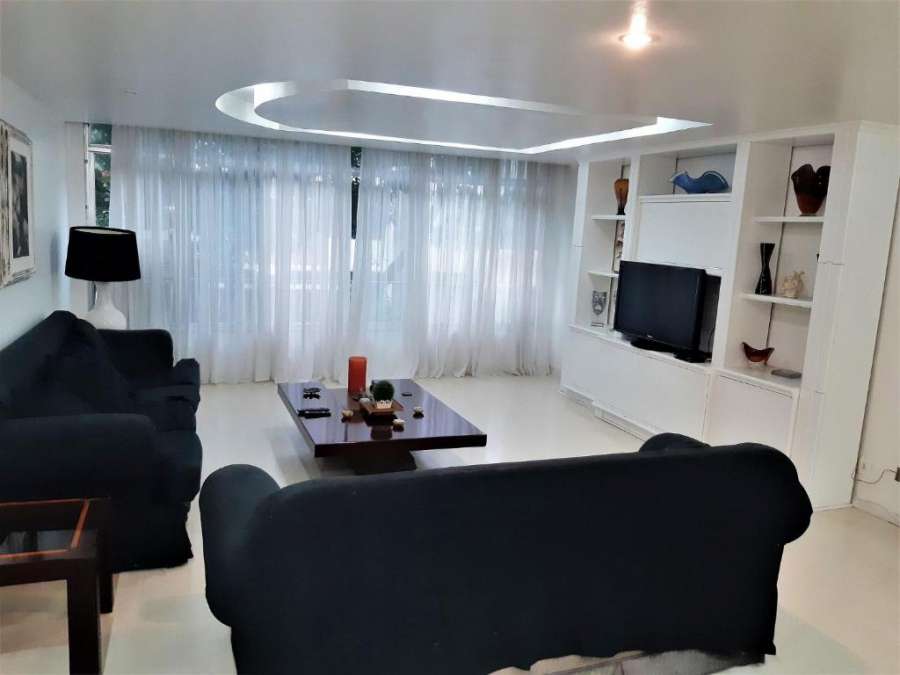 Apartamento para 6 pessoas a 1 quadra da praia deo Leblon