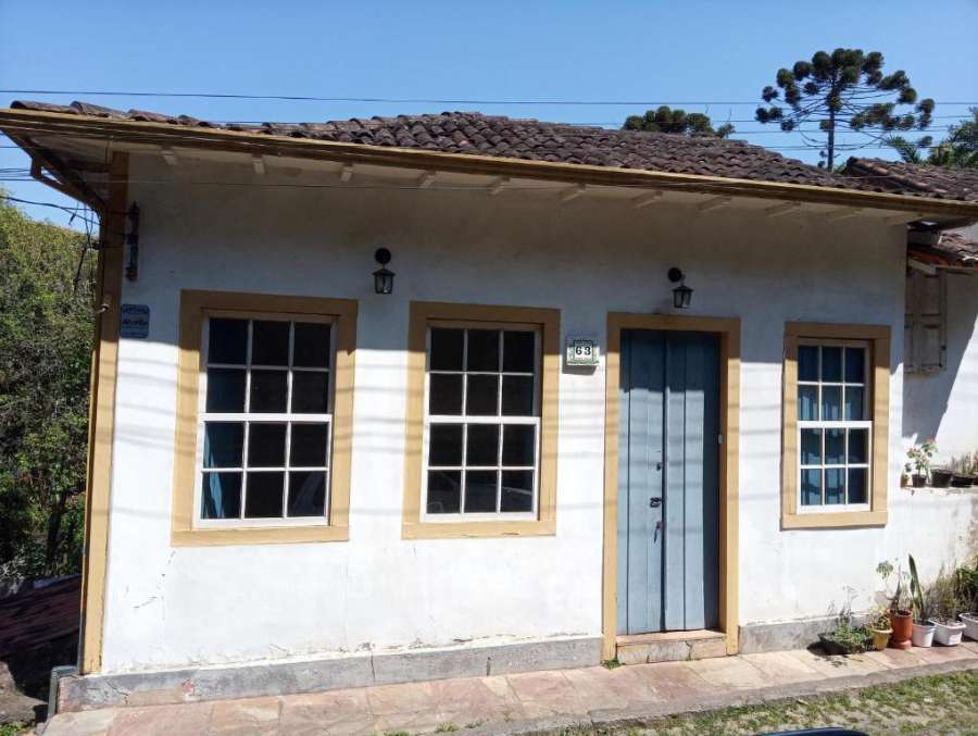 Linda casinha colonial na região histórica de OP